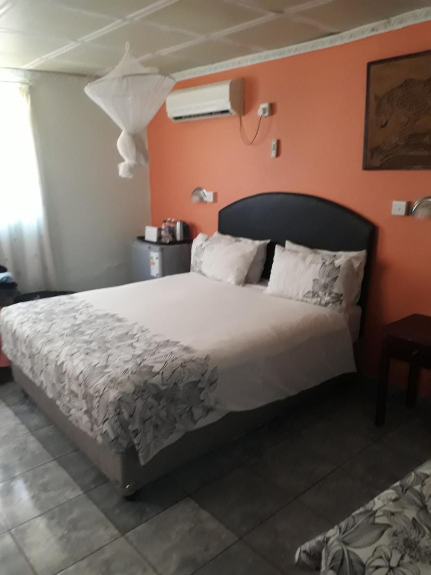 Gloria'S Bed And Breakfast Livingstone Exteriör bild