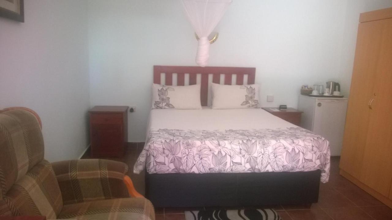 Gloria'S Bed And Breakfast Livingstone Exteriör bild