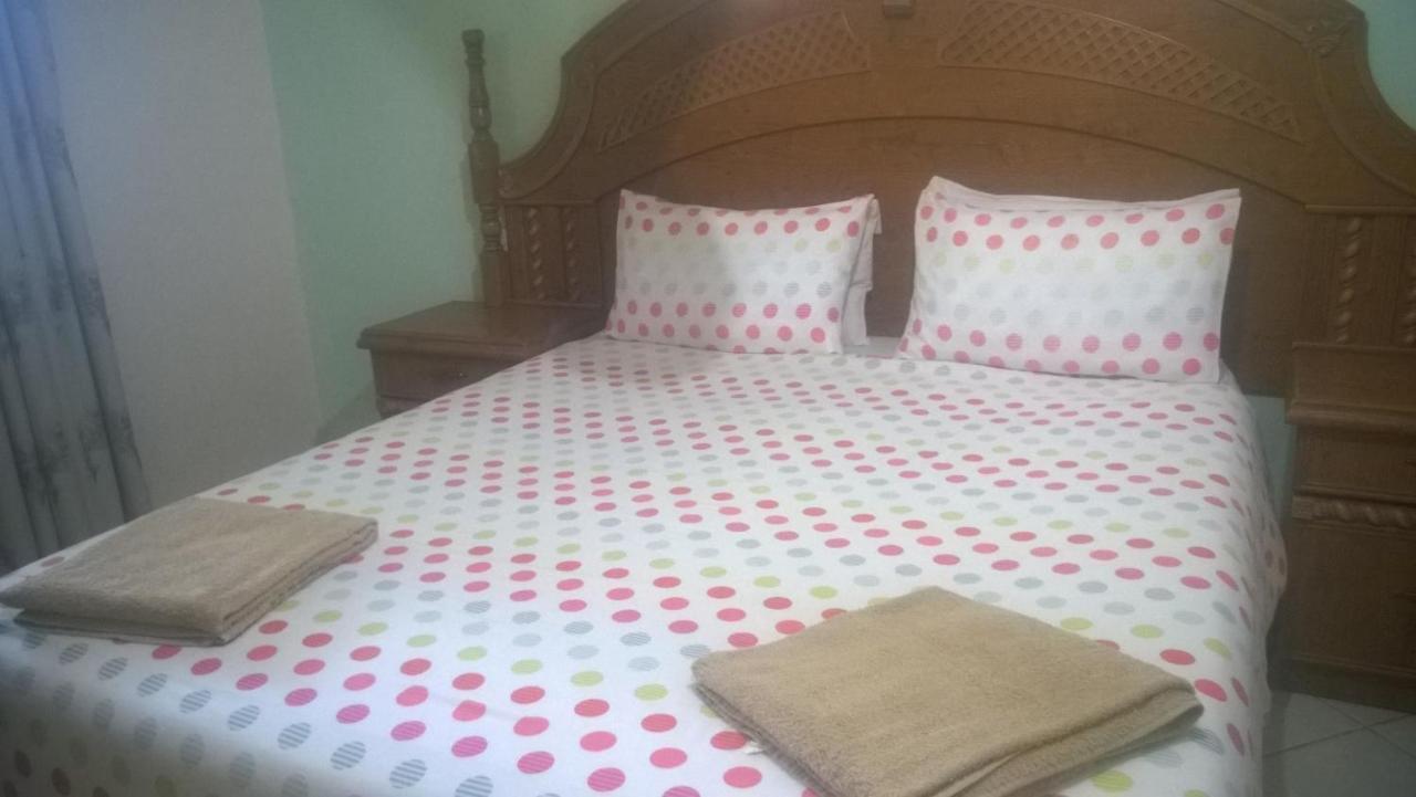 Gloria'S Bed And Breakfast Livingstone Exteriör bild
