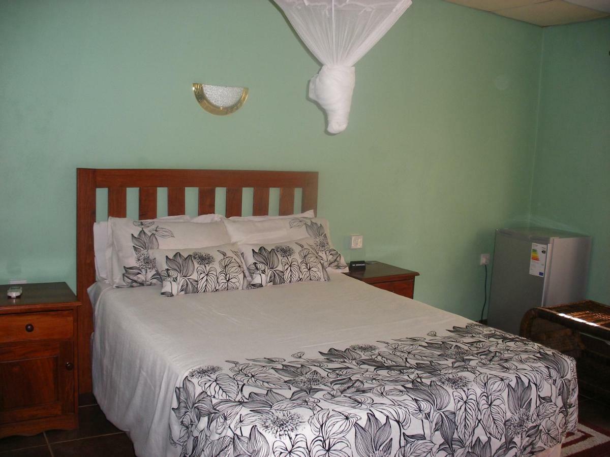 Gloria'S Bed And Breakfast Livingstone Exteriör bild