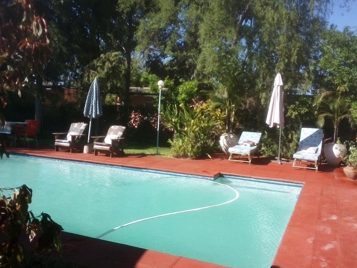 Gloria'S Bed And Breakfast Livingstone Exteriör bild