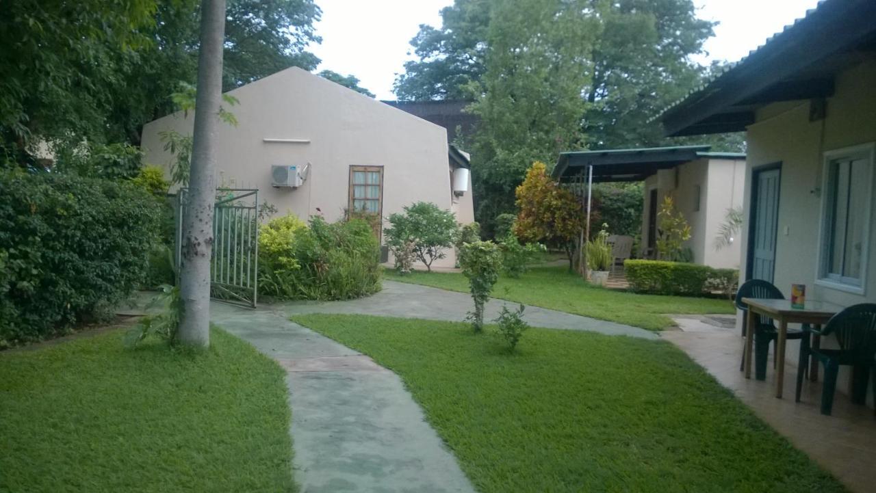 Gloria'S Bed And Breakfast Livingstone Exteriör bild